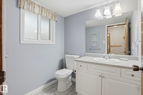 14848 64 Avenue, Edmonton, AB - Indoor Photo Showing Bathroom