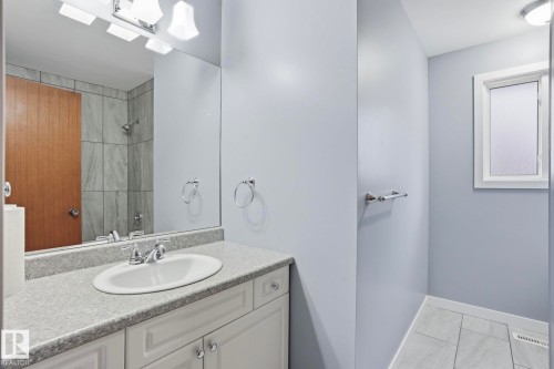 14848 64 Avenue, Edmonton, AB - Indoor Photo Showing Bathroom