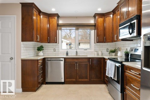 33 Fenwick Crescent, St. Albert, AB - Indoor Photo Showing Kitchen