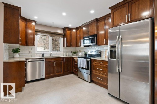 33 Fenwick Crescent, St. Albert, AB - Indoor Photo Showing Kitchen
