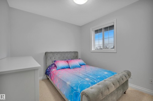 183 Castle Drive, Edmonton, AB - Indoor Photo Showing Bedroom