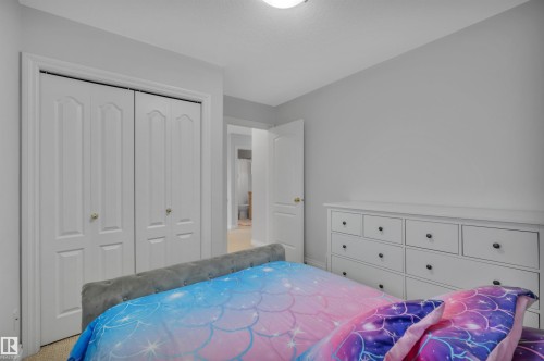 183 Castle Drive, Edmonton, AB - Indoor Photo Showing Bedroom
