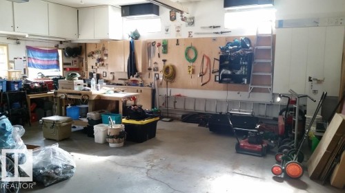 16305 109A Avenue, Edmonton, AB - Indoor Photo Showing Garage