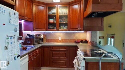 16305 109A Avenue, Edmonton, AB - Indoor Photo Showing Kitchen