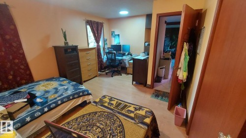 16305 109A Avenue, Edmonton, AB - Indoor Photo Showing Bedroom