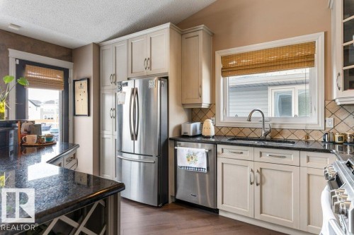 17 Donald Place, St. Albert, AB - Indoor Photo Showing Kitchen