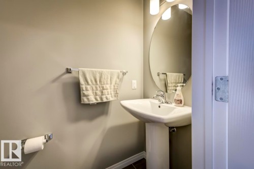 5487 Crabapple Loop Sw, Edmonton, AB - Indoor Photo Showing Bathroom