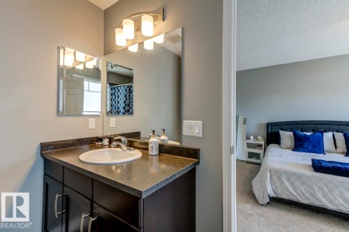 5487 Crabapple Loop Sw, Edmonton, AB - Indoor Photo Showing Bathroom