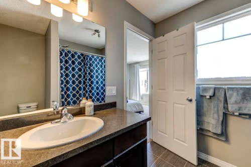 5487 Crabapple Loop Sw, Edmonton, AB - Indoor Photo Showing Bathroom