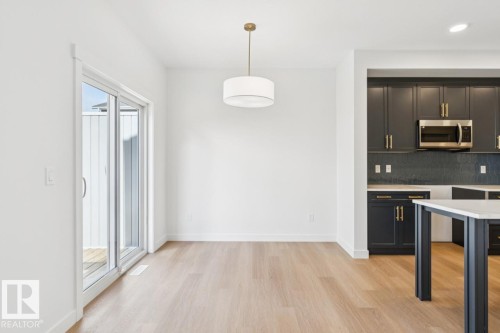 47 710 Mattson Drive Sw, Edmonton, AB - Indoor Photo Showing Kitchen