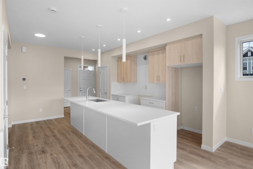 22915 95 Avenue, Edmonton, AB - Indoor Photo Showing Kitchen