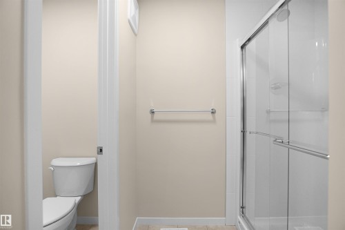 22915 95 Avenue, Edmonton, AB - Indoor Photo Showing Bathroom