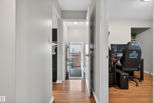 Hardwood-finish flooring extending through an interior entryway - 17120 103 Street, Edmonton, AB - Indoor Photo Showing Other Room
