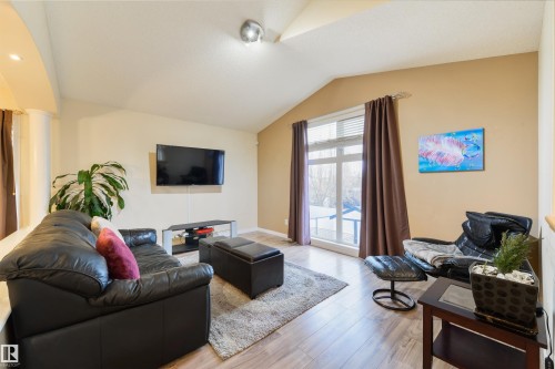 7 Hilldowns Drive, Spruce Grove, AB - Indoor Photo Showing Living Room