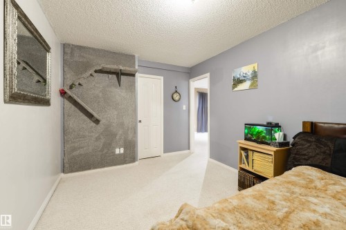 7 Hilldowns Drive, Spruce Grove, AB - Indoor Photo Showing Bedroom