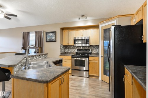 7 Hilldowns Drive, Spruce Grove, AB - Indoor Photo Showing Kitchen With Double Sink