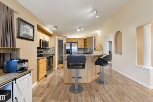 7 Hilldowns Drive, Spruce Grove, AB - Indoor Photo Showing Kitchen