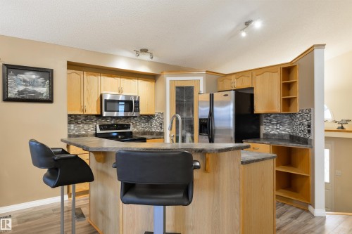 7 Hilldowns Drive, Spruce Grove, AB - Indoor Photo Showing Kitchen