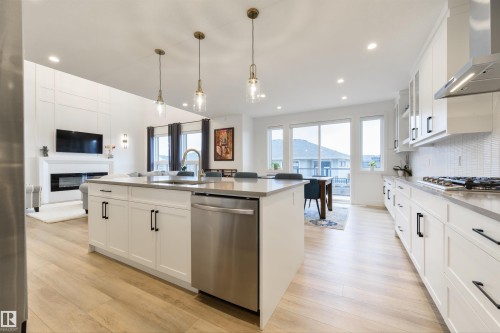 36 Avonlea Way, Spruce Grove, AB - Indoor Photo Showing Kitchen With Upgraded Kitchen