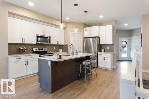 29 Ratelle Circle, St. Albert, AB - Indoor Photo Showing Kitchen With Upgraded Kitchen