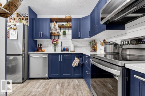 256 Callingwood Place, Edmonton, AB - Indoor Photo Showing Kitchen With Upgraded Kitchen
