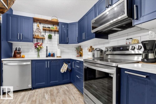 256 Callingwood Place, Edmonton, AB - Indoor Photo Showing Kitchen With Upgraded Kitchen