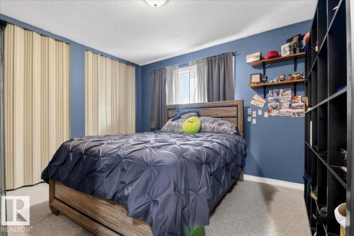 256 Callingwood Place, Edmonton, AB - Indoor Photo Showing Bedroom