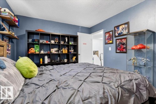 256 Callingwood Place, Edmonton, AB - Indoor Photo Showing Bedroom