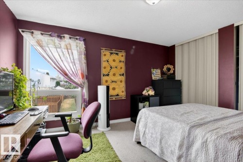 256 Callingwood Place, Edmonton, AB - Indoor Photo Showing Bedroom