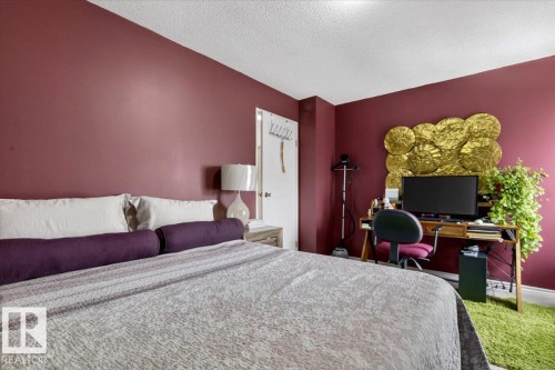 256 Callingwood Place, Edmonton, AB - Indoor Photo Showing Bedroom