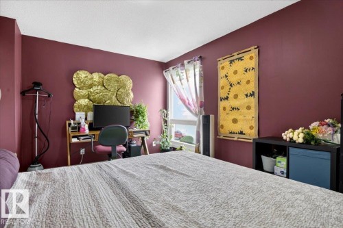 256 Callingwood Place, Edmonton, AB - Indoor Photo Showing Bedroom