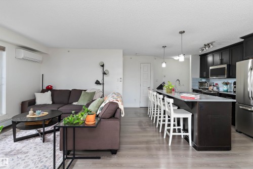 402 6084 Stanton Drive, Edmonton, AB - Indoor Photo Showing Other Room