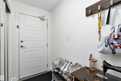 402 6084 Stanton Drive, Edmonton, AB - Indoor Photo Showing Other Room