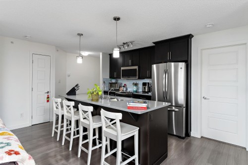402 6084 Stanton Drive, Edmonton, AB - Indoor Photo Showing Kitchen