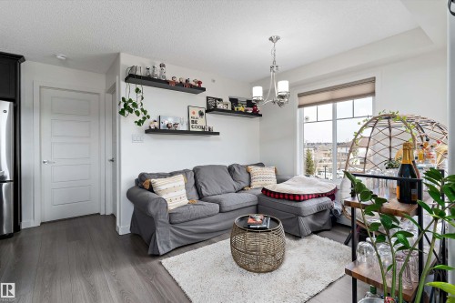 402 6084 Stanton Drive, Edmonton, AB - Indoor Photo Showing Living Room