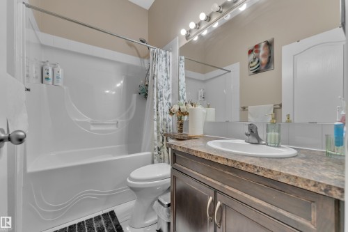 4617 163A Avenue, Edmonton, AB - Indoor Photo Showing Bathroom