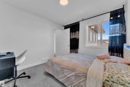 196 Edgewater Circle, Leduc, AB - Indoor Photo Showing Bedroom