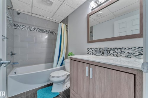 1235 Rutherford Road Sw, Edmonton, AB - Indoor Photo Showing Bathroom
