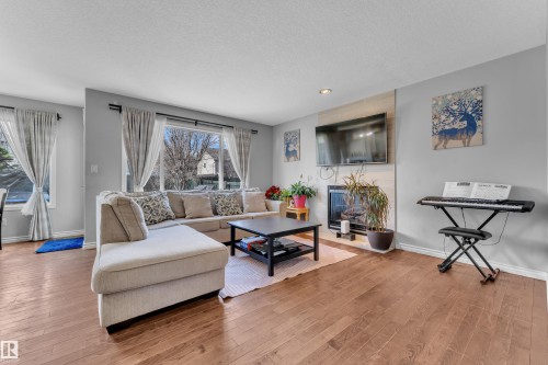 1235 Rutherford Road Sw, Edmonton, AB - Indoor Photo Showing Living Room