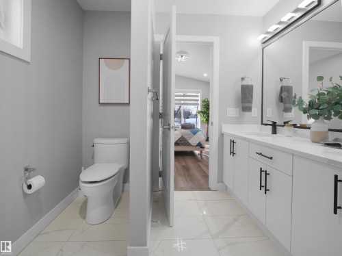 10913 159 Street, Edmonton, AB - Indoor Photo Showing Bathroom