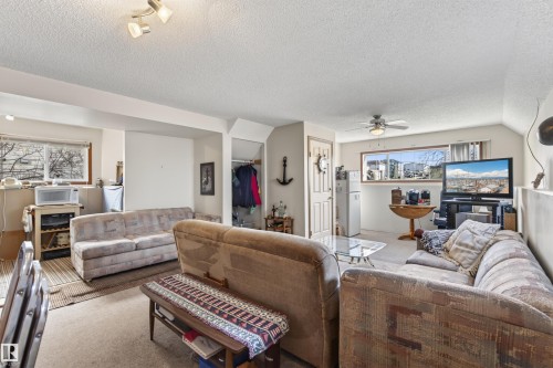 1320 8 Avenue, Cold Lake, AB - Indoor Photo Showing Living Room