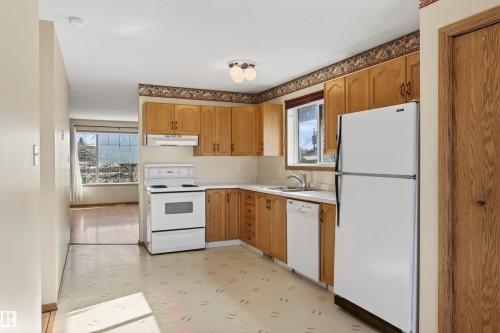 1320 8 Avenue, Cold Lake, AB - Indoor Photo Showing Kitchen With Double Sink