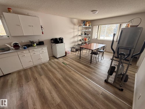 10644 155 Street, Edmonton, AB - Indoor Photo Showing Kitchen