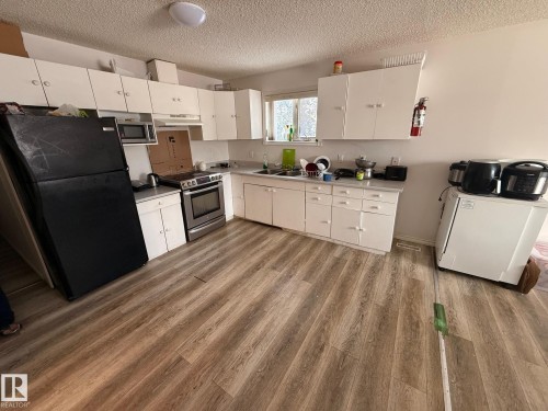 10644 155 Street, Edmonton, AB - Indoor Photo Showing Kitchen With Double Sink