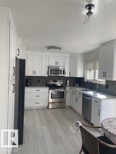 1929 65 Street, Edmonton, AB - Indoor Photo Showing Kitchen