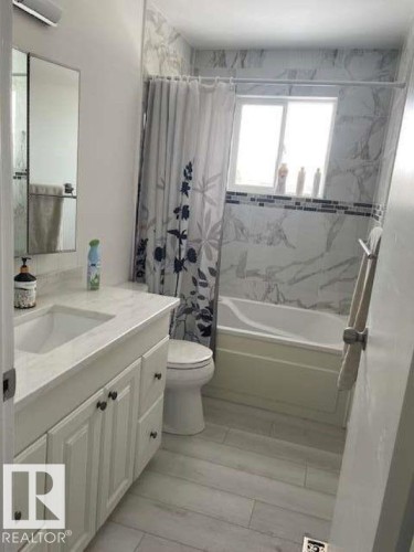 1929 65 Street, Edmonton, AB - Indoor Photo Showing Bathroom