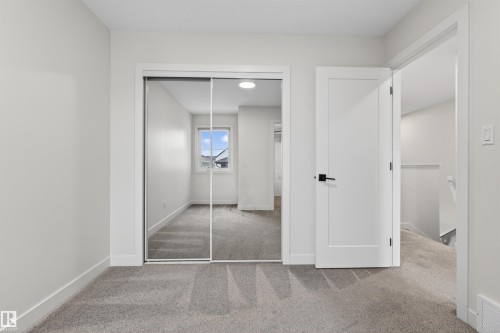 2937 Coughlan Green, Edmonton, AB - Indoor Photo Showing Other Room