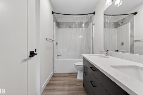 2937 Coughlan Green, Edmonton, AB - Indoor Photo Showing Bathroom