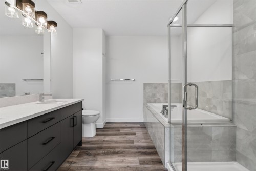 2937 Coughlan Green, Edmonton, AB - Indoor Photo Showing Bathroom