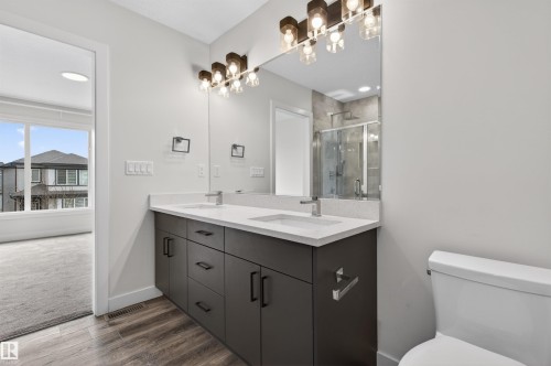 2937 Coughlan Green, Edmonton, AB - Indoor Photo Showing Bathroom